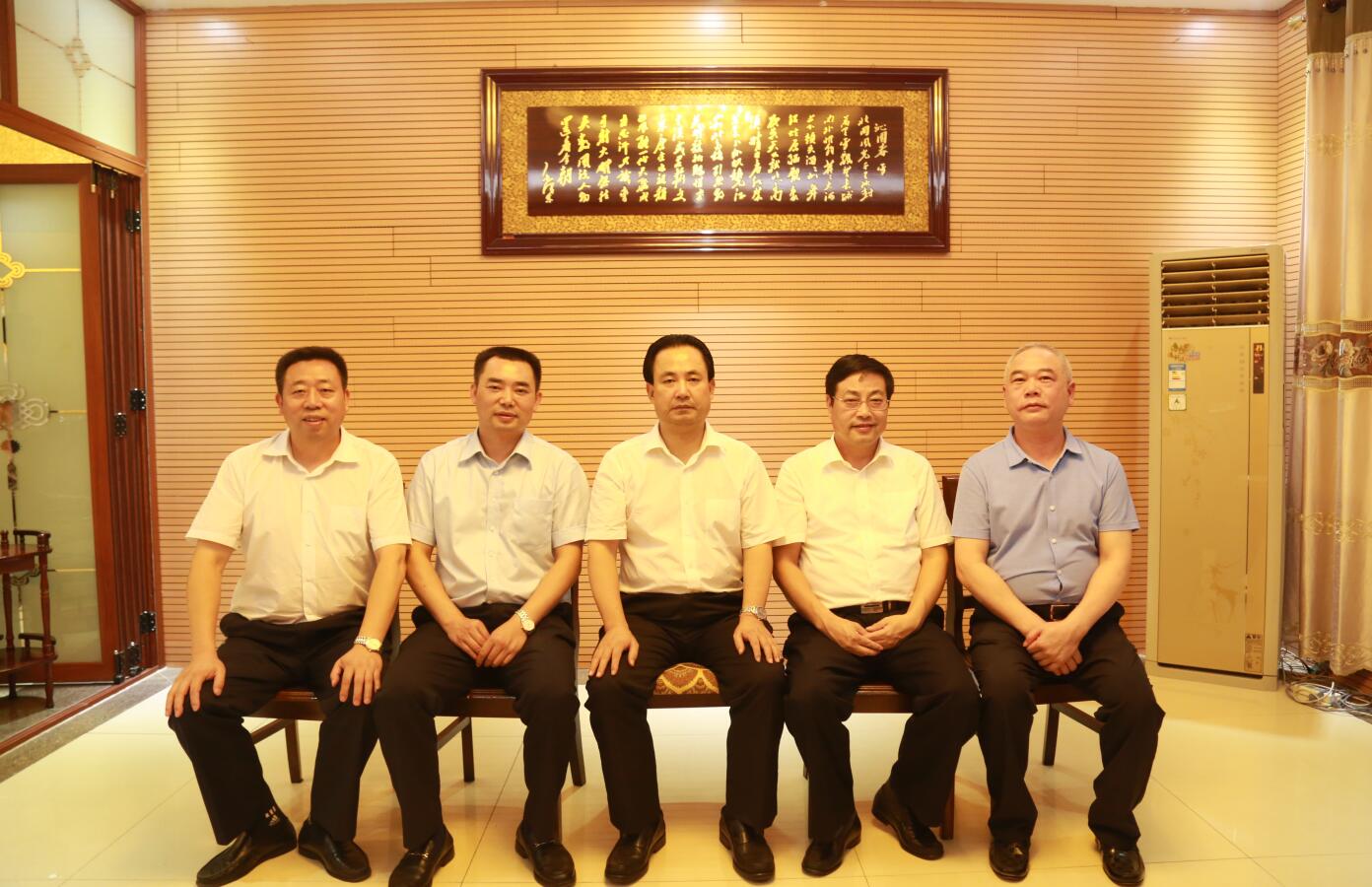 2016年9月，时任市委常务副市长杨亲鹏等领导莅临开云app登录入口指导.JPG