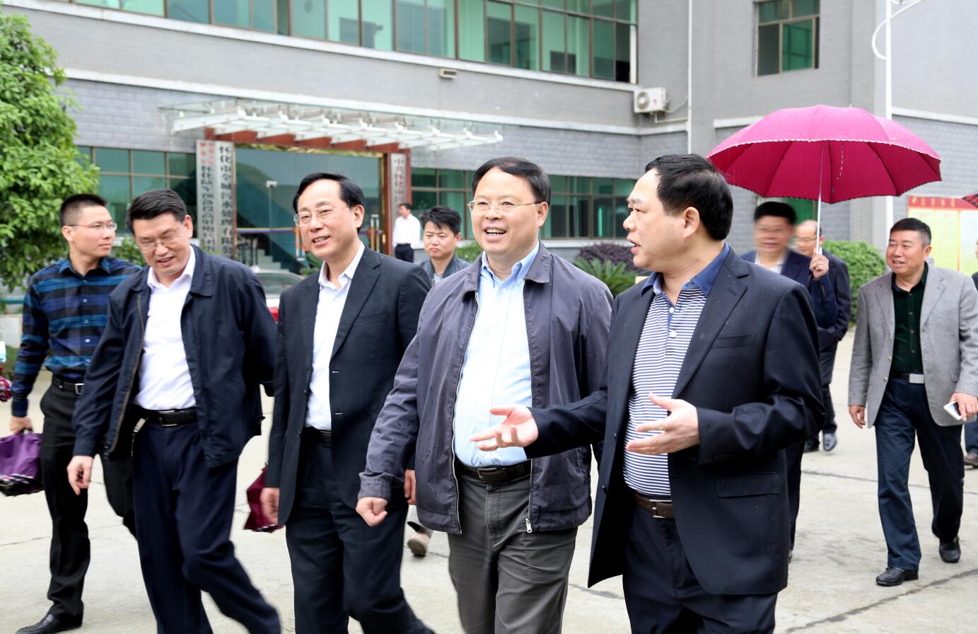2015年4月，省委常委副省长张剑飞莅临开云app登录入口视察.JPG
