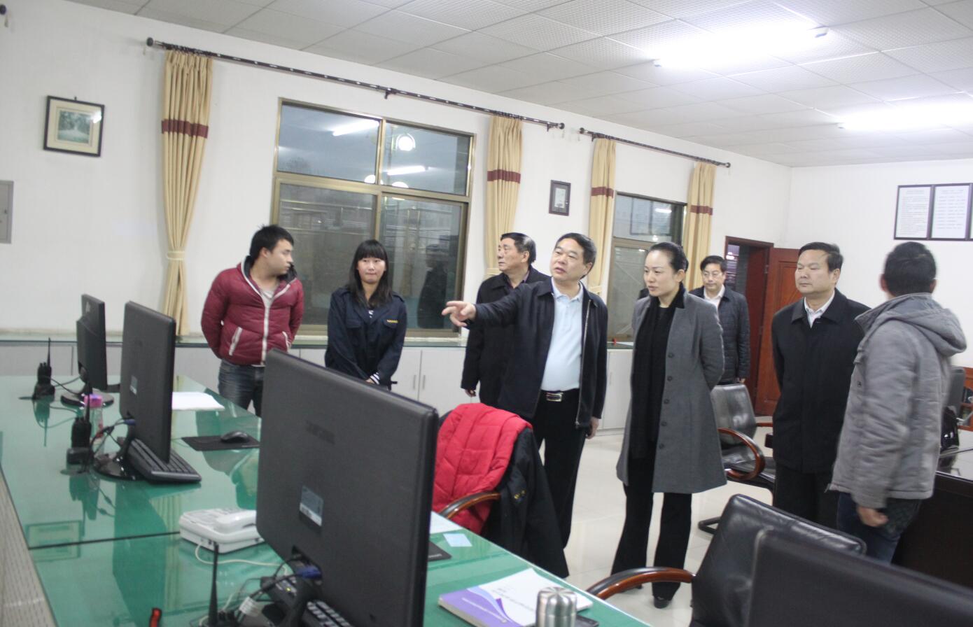 2014年1月，时任怀化市市长李晖莅临开云app登录入口调研.JPG